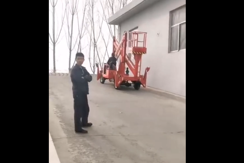 曲臂式升降機爬坡測試
