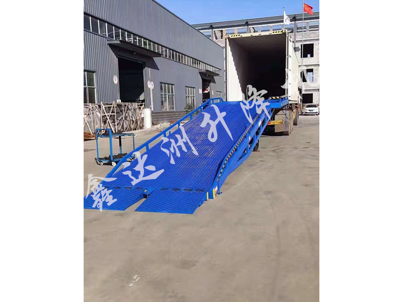 深圳客戶(hù)訂購(gòu)10噸移動(dòng)登車(chē)橋